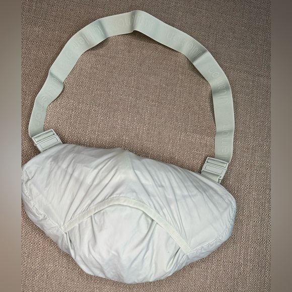 Lululemon Women's Lightweight Packable Jacket, Water-Repellent Windbreaker - Picture 14 of 16